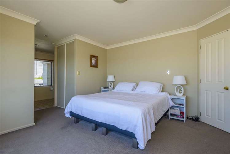 55 Travis Country Drive Burwood_18