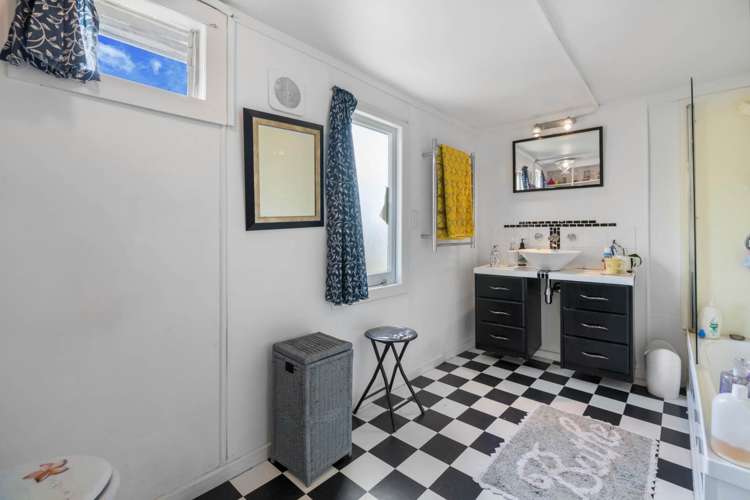 6 Doyly Drive Stanmore Bay_11