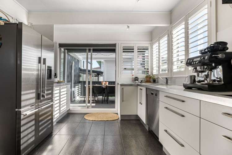 2/13 Waitemata Road Hauraki_5