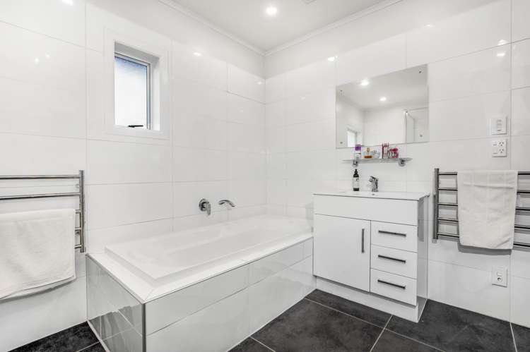 8 Hunua Road Papakura_12