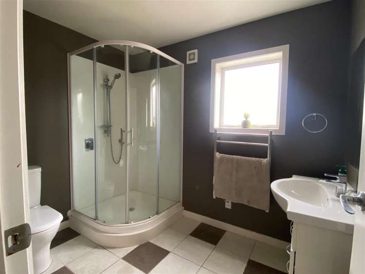 Unit A at 4 Newton Place Frankton_4