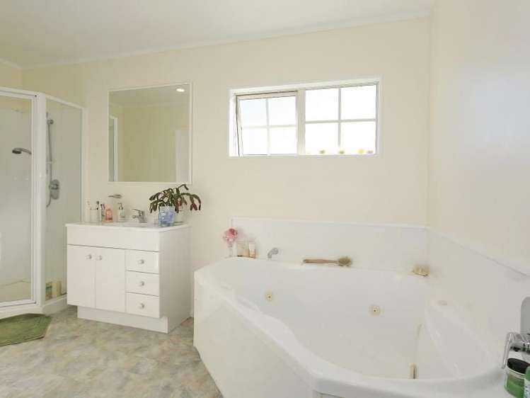 33 Grimsby Grove Wainuiomata_3