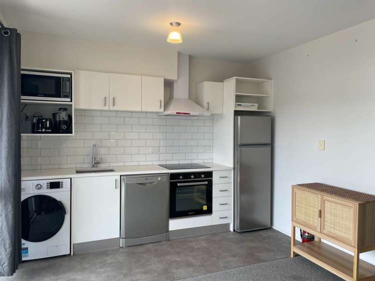 202/10 Flower Street Eden Terrace_5