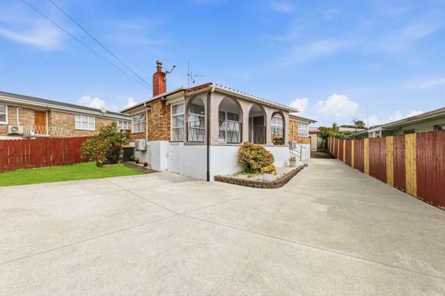 Prime 865sqm Antique Brick Home
