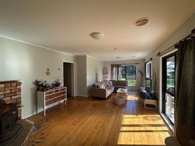 166 Young Road 1129_1