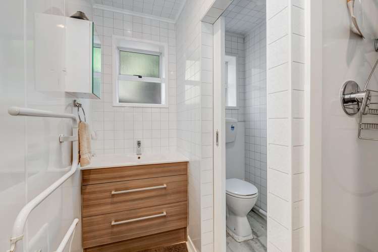 2/83a Pupuke Road Northcote_15