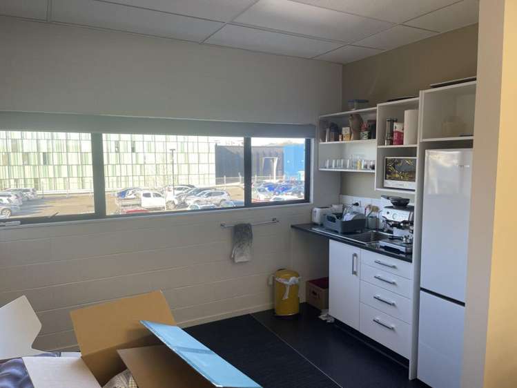 301-303 Queen Street East Hastings Central_9