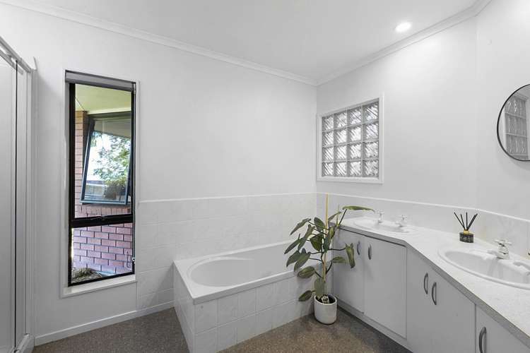 16 Karina Road Merrilands_13