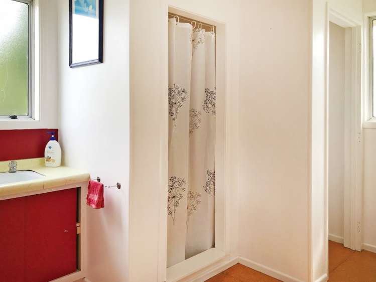 5 Miro Street Kaka Point_11