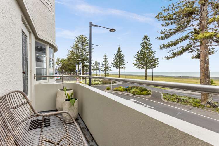 541c Marine Parade Napier South_3