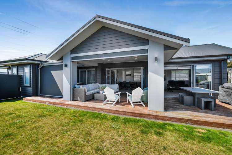 17 Honeyfield Drive Whalers Gate_33