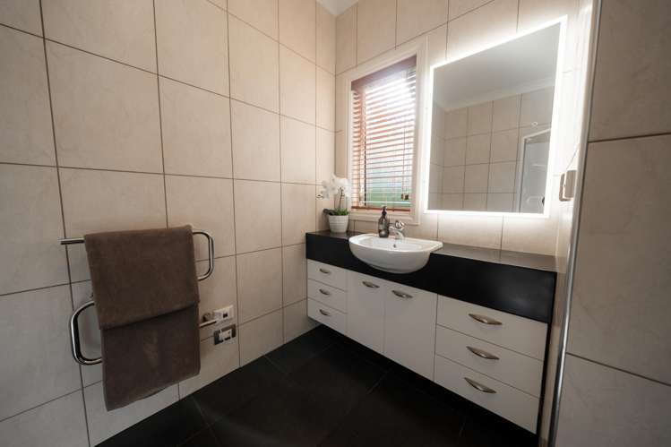 59 Spence Avenue Otatara_25