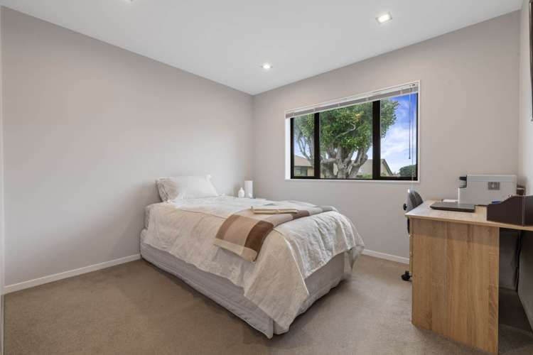 34 Royalle Mews Botany Downs_10