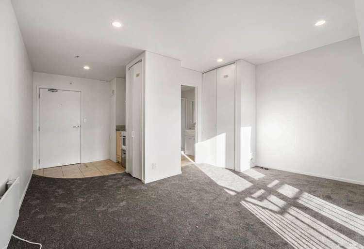 4D/10 Crown Lynn Place New Lynn_4