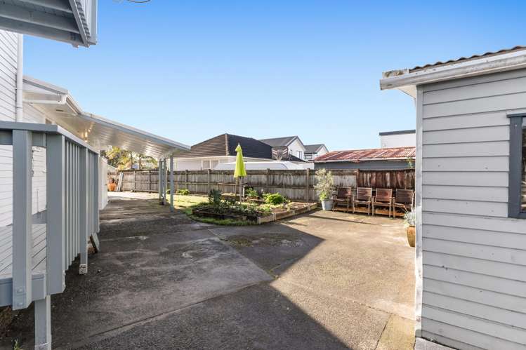 8 Montmere Avenue Te Atatu Peninsula_20