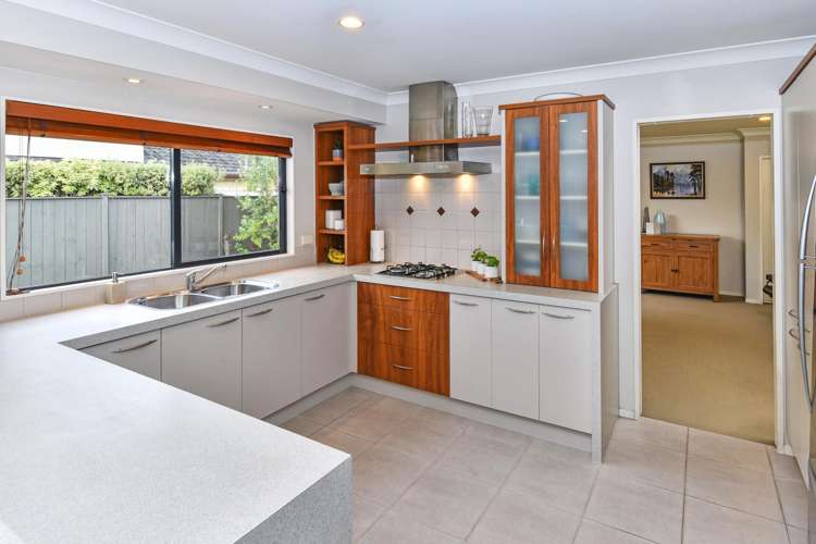 3 Belfry Place Wattle Downs_24