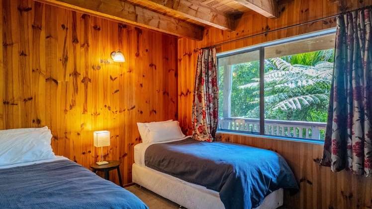 22 Victoria Road North Onetangi_11