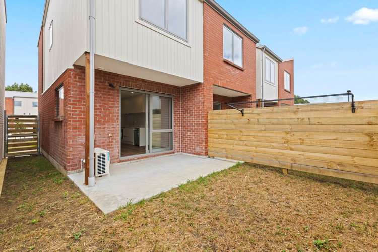 27 Te Ara Wai Mangere East_0