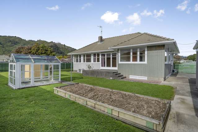 2 Devon Street Wainuiomata_2