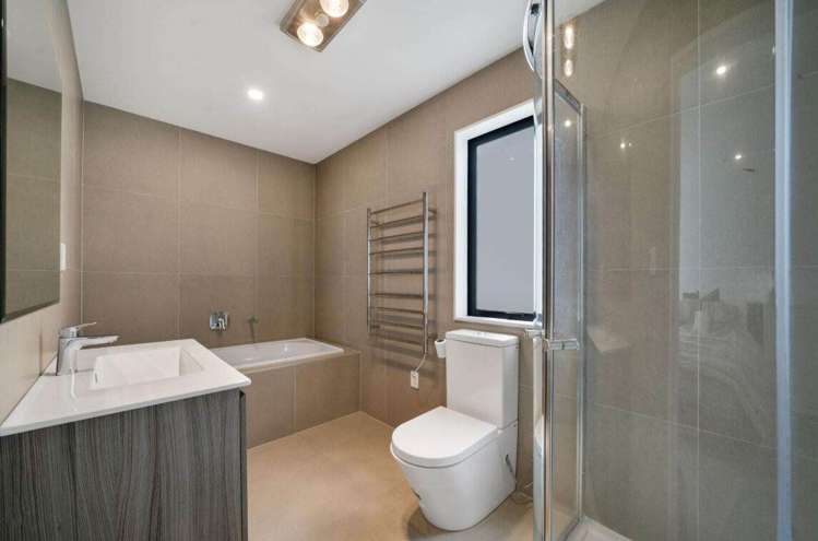 5B Hemsway Place Sunnyhills_13