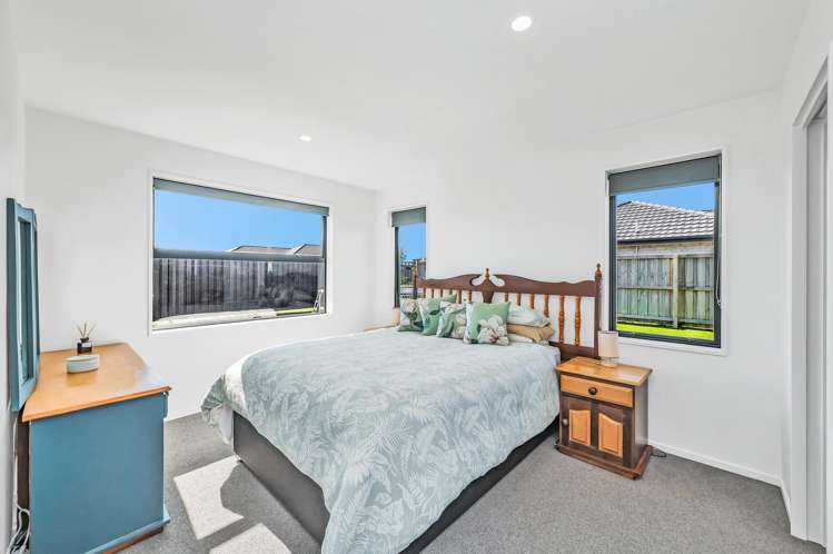 197 Faringdon Boulevard Rolleston_10