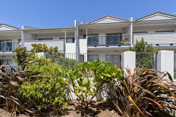 E8/60 Masons Road Oteha_8