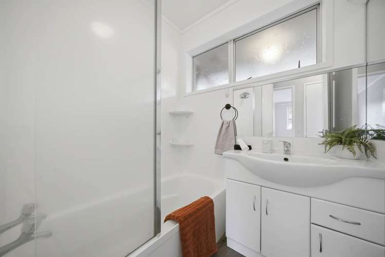 2/82 Moore Street Hillcrest_12