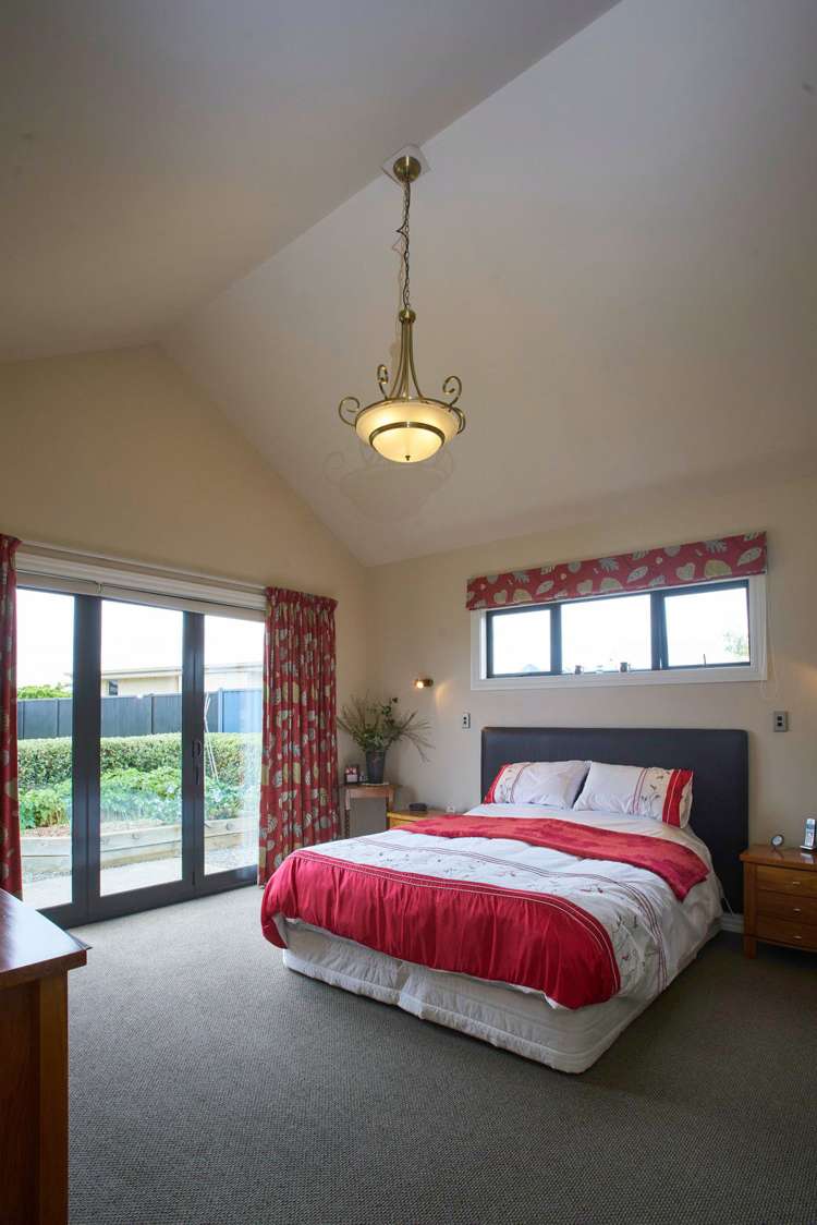 64 Breaksea Street Te Anau_30