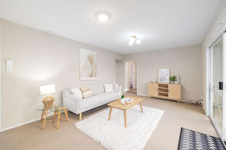 2/15 Dumfries Drive Hei Hei_3