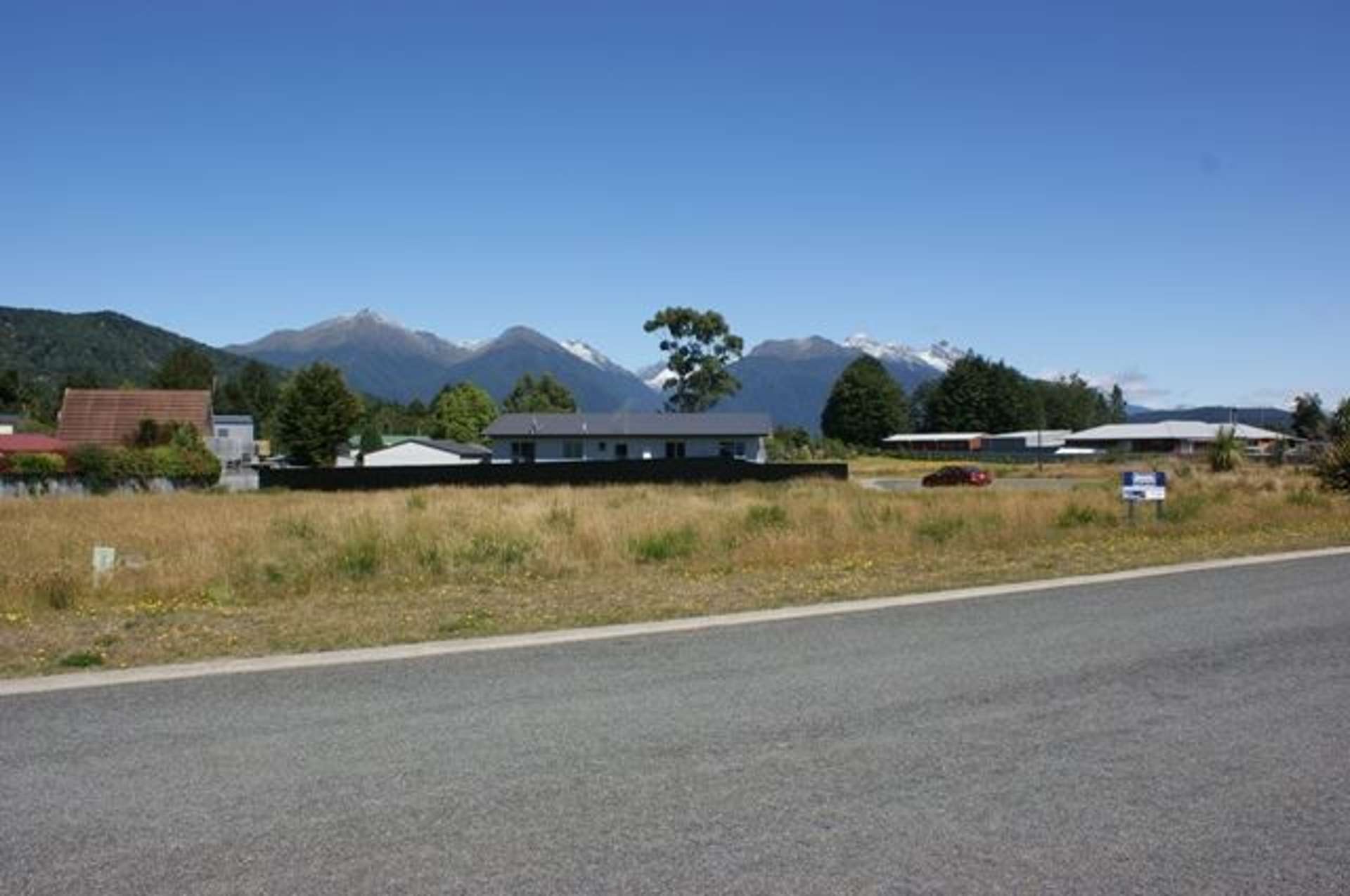 17 Motu-Au Close Manapouri_0