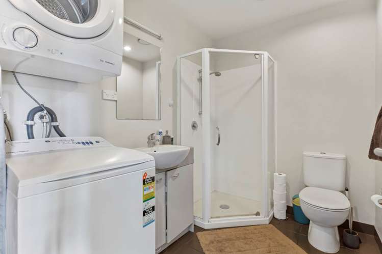 402/17 Amersham Way Manukau_8