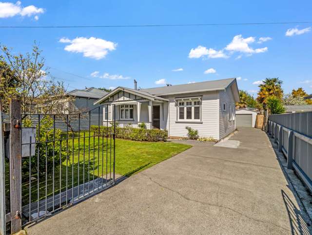 A Jellicoe Jewel for Family Living