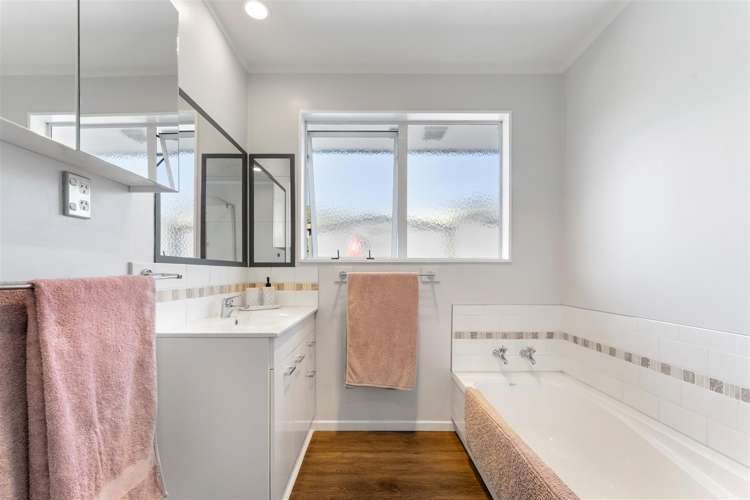 9 Vining Crescent Stoke_22