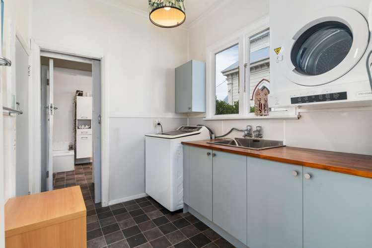 204 High Street South Carterton_13