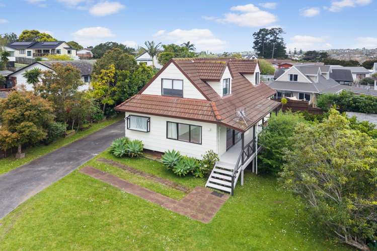 9 Gosford Drive Botany Downs_22