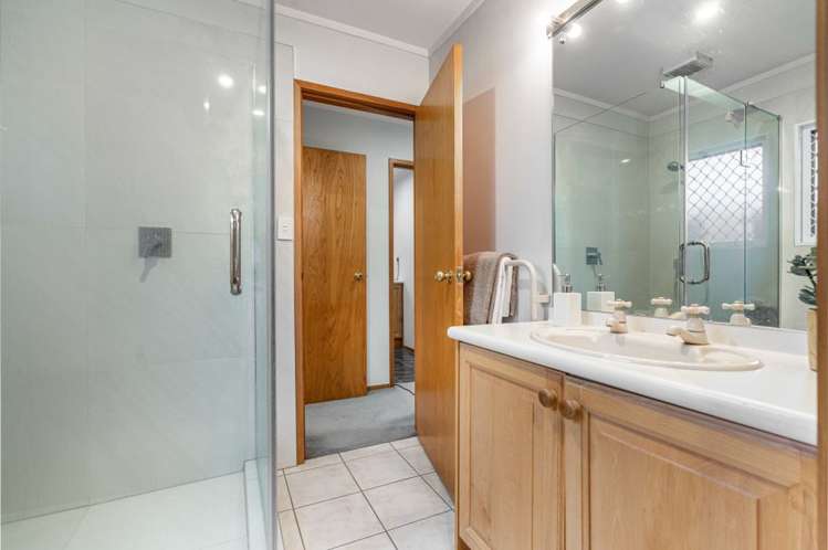 2/14 Raleigh Road Northcote_14