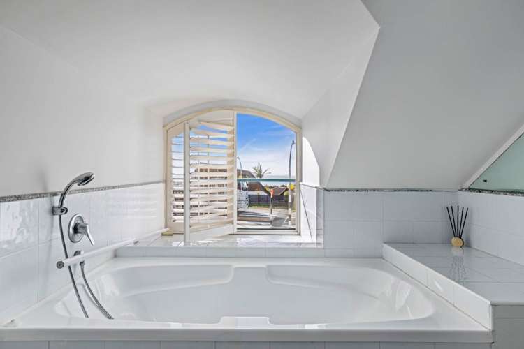 1/208 East Coast Road Forrest Hill_24