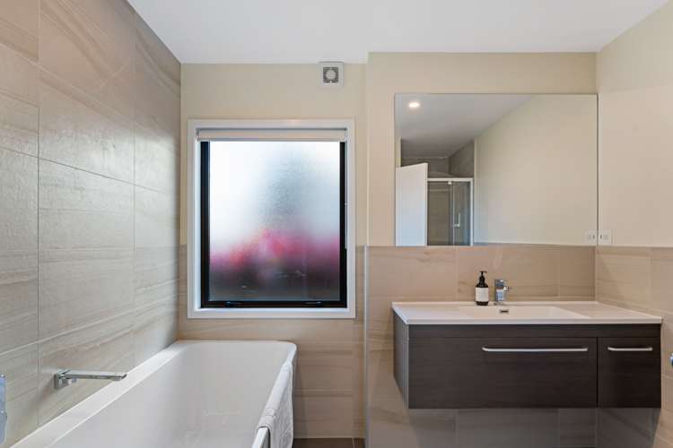 17b Cameron Place Fernhill/Sunshine Bay_14