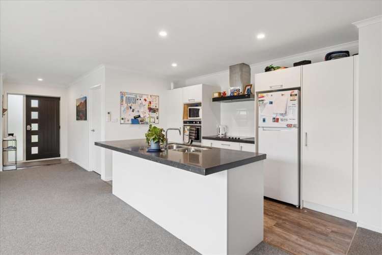 44 Awataha Crescent Pyes Pa_2