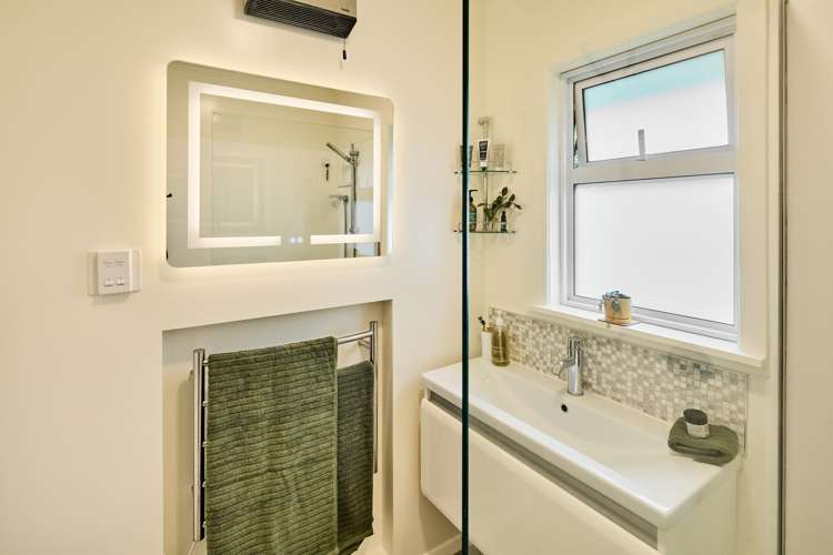 55 Chester Road Tawa_11