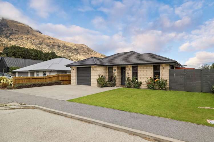 81 Risinghurst Terrace Lower Shotover_26