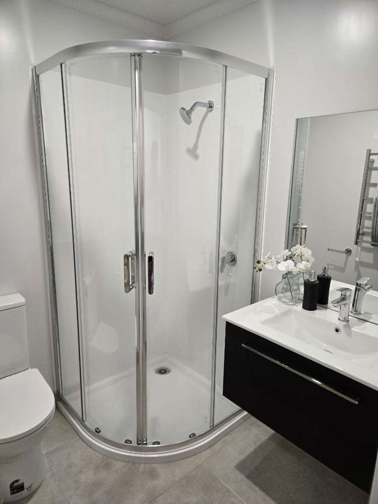 128/126 Commerce Street 1067_8