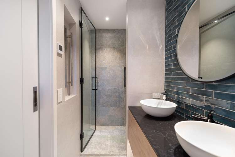 52 Suburb Street Queenstown Hill_12