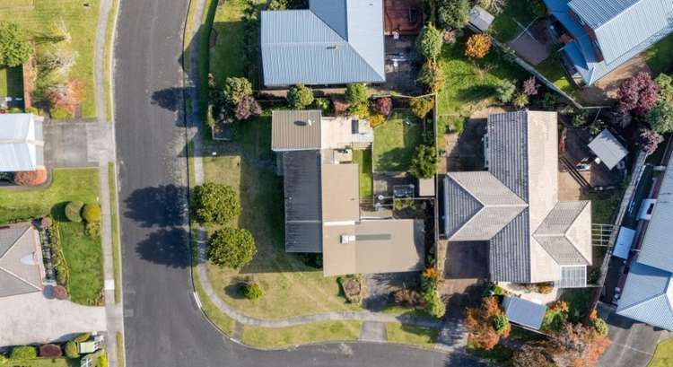 70 Sunnyhills Ave Glenview_15