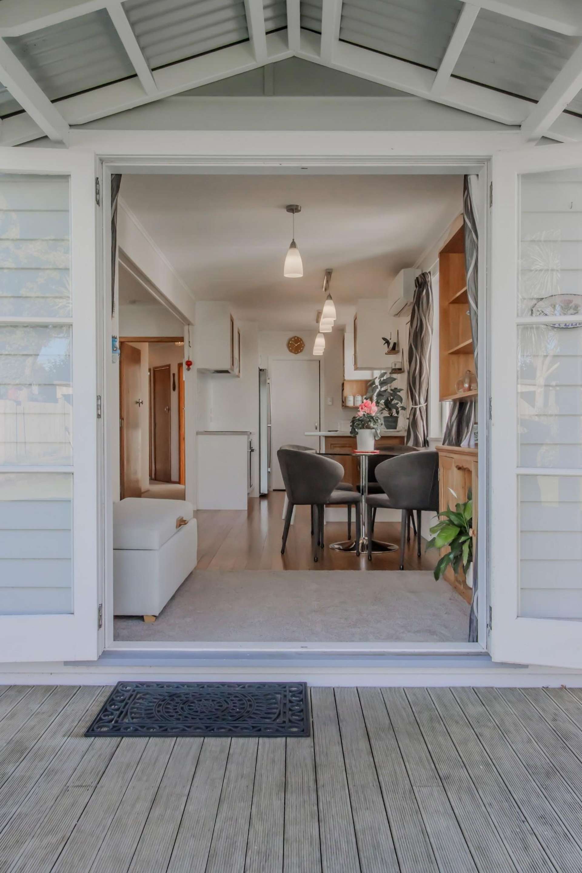 194 Seaview Road Westown_0