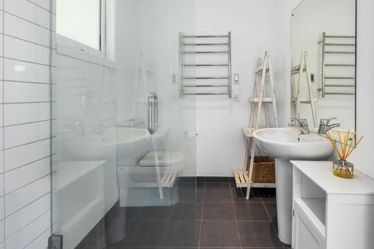 217 Beach Road Akaroa_24