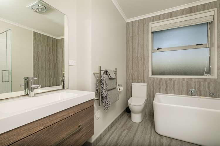 4 Kiwa Crescent Gulf Harbour_16