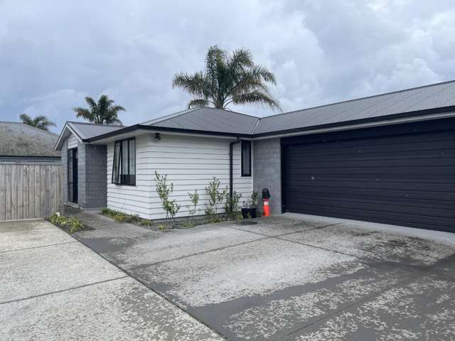 Tidy modern family home, close to Local amenities.