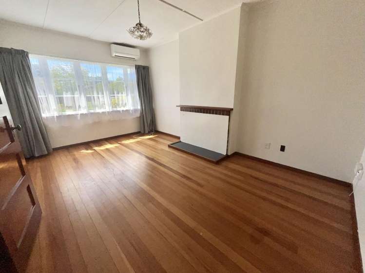  17 Hall Crescent Epuni_4