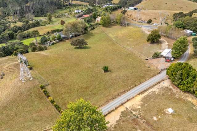 Hilltop Section in Clevedon on 4.3 Acres